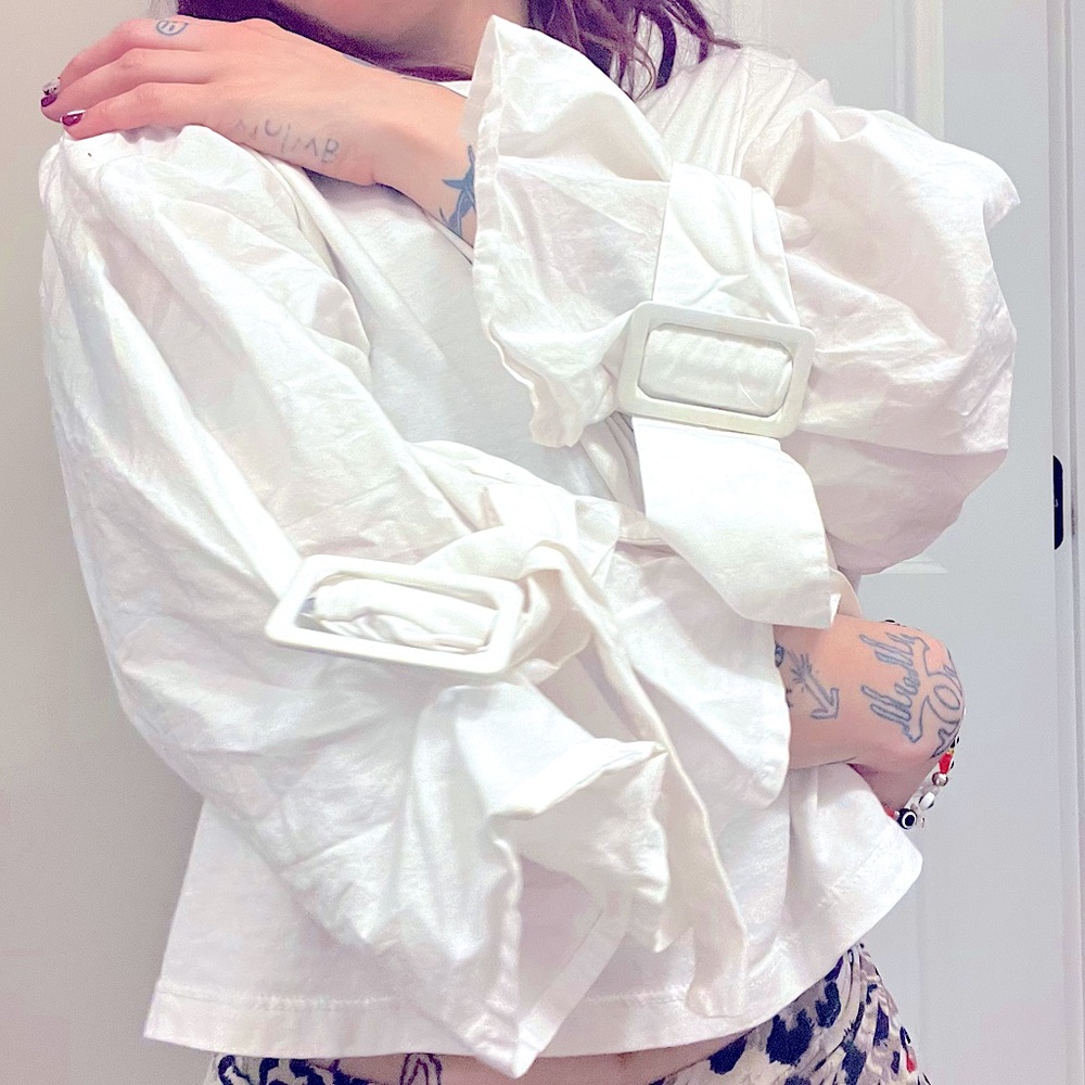 Zara off white blouse size S  very unique fit!